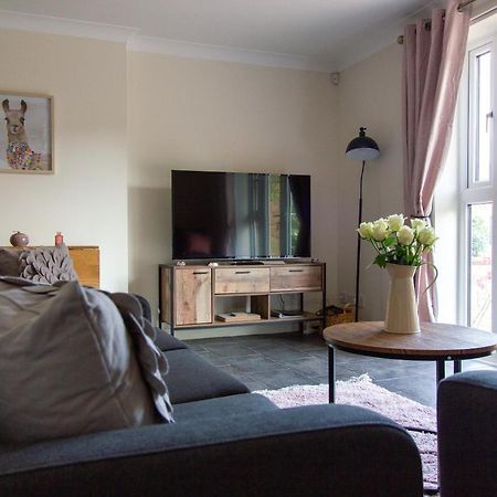 Waters Edge Apartment Chester Bagian luar foto